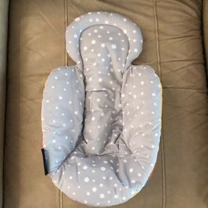 4 Mom’s newborn insert, never used, no tag